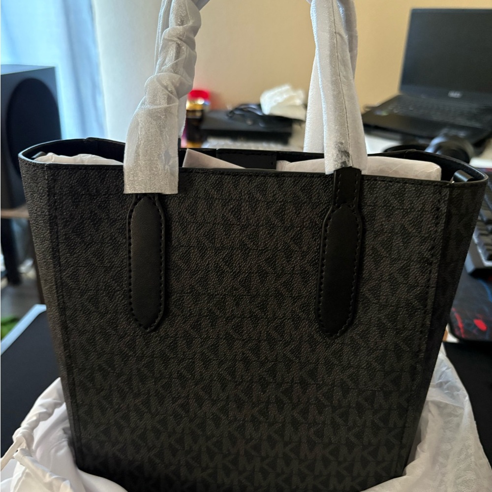 Michael Kors Black Tote Bag - Picture 2 of 4